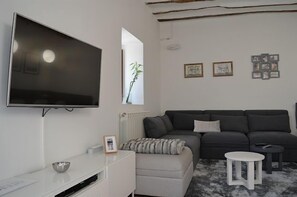 Smart TV, books, stereo - Casa rural Atalaya for 9 people (Meano)