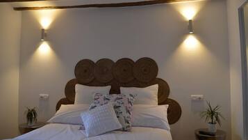 5 bedrooms, desk, iron/ironing board, travel cot