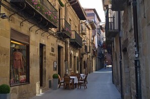 Outdoor dining - Casa rural Atalaya for 9 people (Meano)