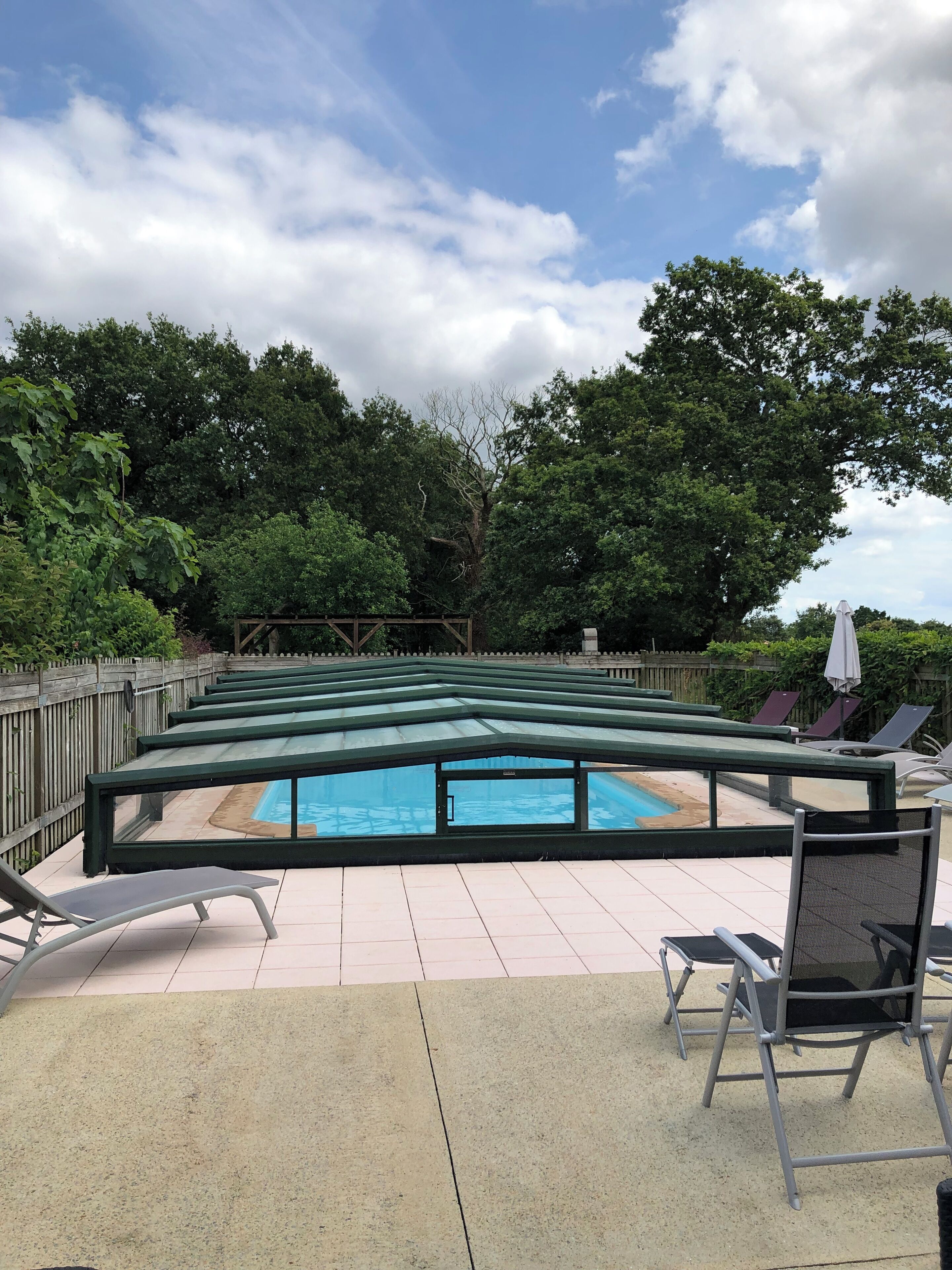 Piscine couverte, piscine extérieure