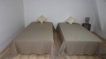 3 chambres, fer et planche Ă  repasser, accĂšs Internet