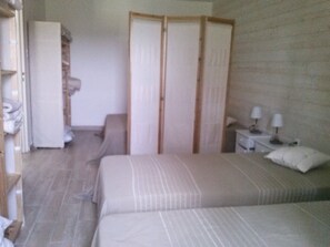 3 bedrooms, iron/ironing board, Internet