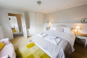 2 dormitorios, tabla de planchar con plancha, wifi gratis y ropa de cama
