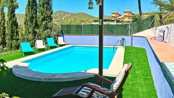 Piscina all'aperto, una piscina riscaldata