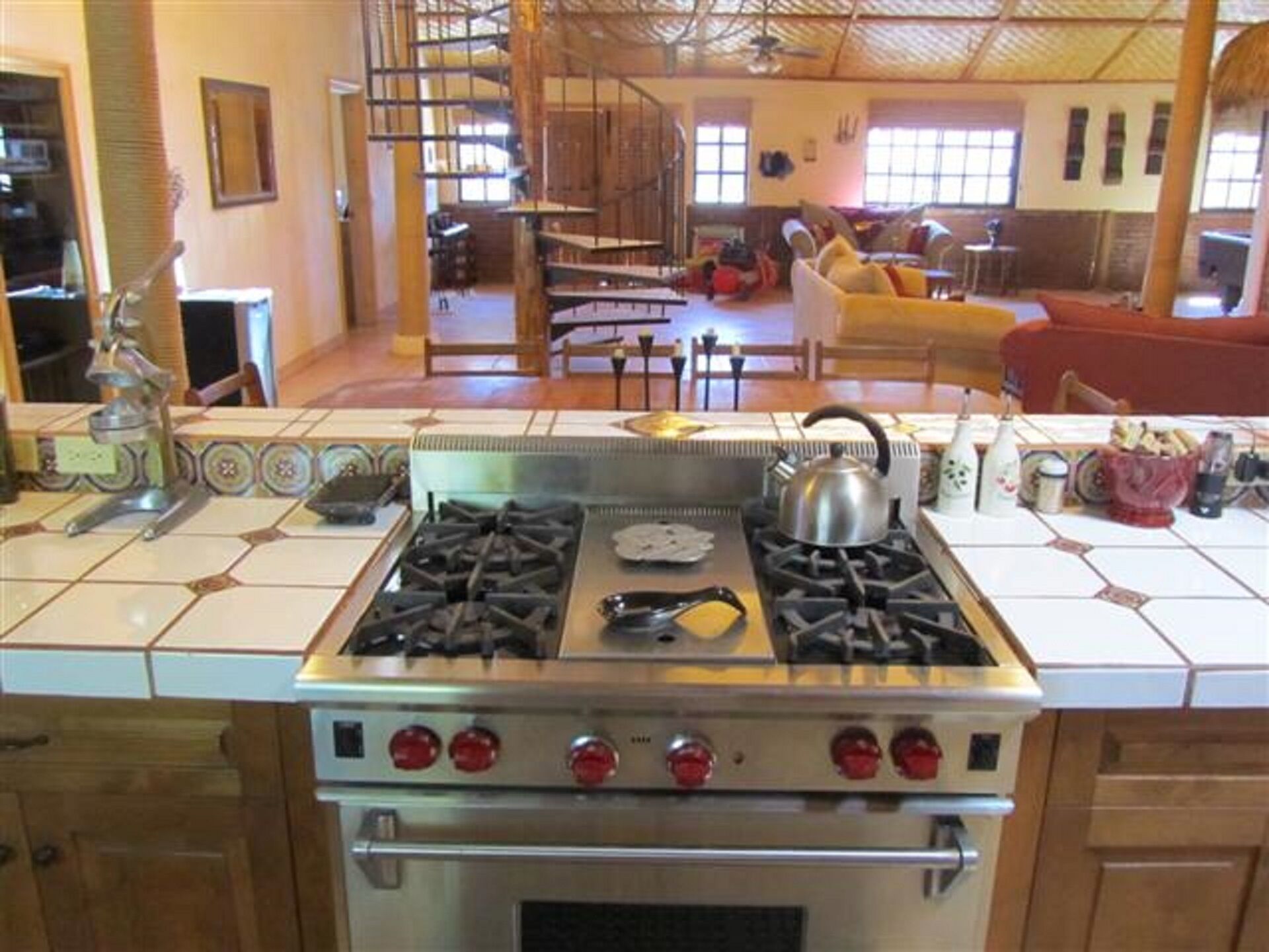 Casa Fiesta sleeps 12-walk to town, 3 min walk to beach.