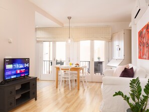 TV - ATTRACTIVE APARTMENT IN COSTA BRAVA (Tossa de Mar)