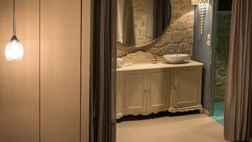 1 室のベッドルーム、セーフティボックス (室内)、アイロン / アイロン台、WiFi