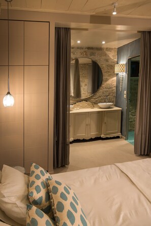 1 soverom, safe på rommet, strykejern/-brett og wi-fi