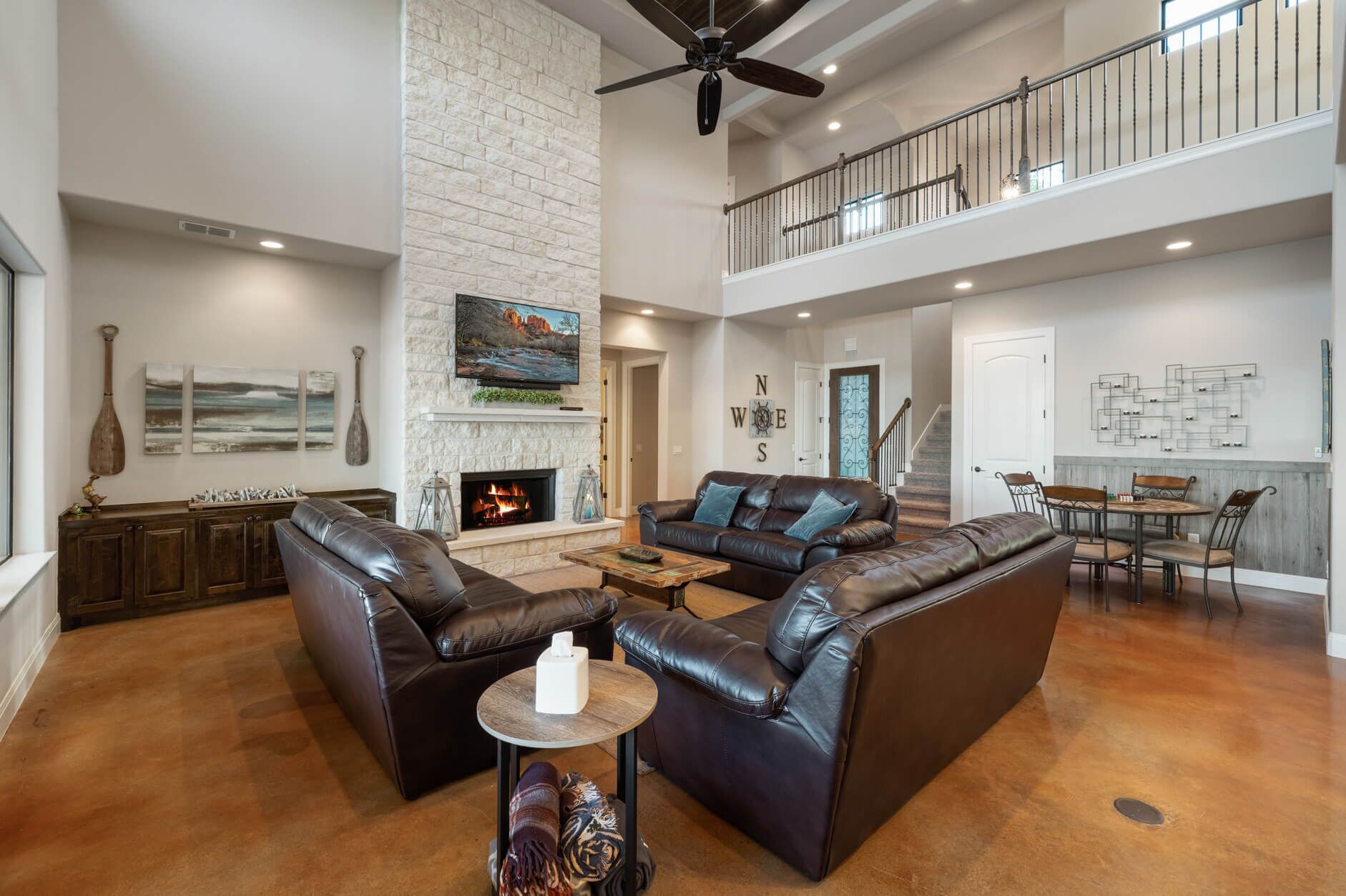 Luxury Property with Beautiful Views,Heated Pool, Hot Tub,Fire-Pit, Boat Lift