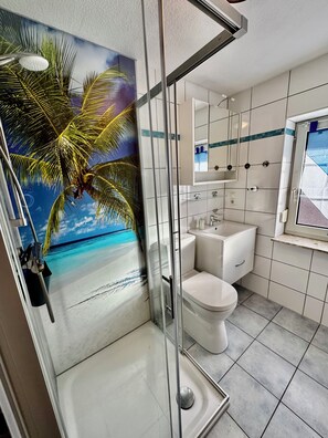 Dusche, Haartrockner, Toilettenpapier