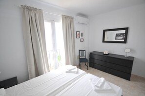 1 chambre, fer et planche à repasser, Wi-Fi gratuit, draps fournis