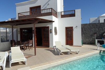 Private Villa With Privately Heated Pool And Air Conditioned Bedrooms