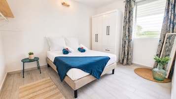 2 bedrooms, desk, soundproofing, iron/ironing board