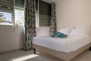 2 bedrooms, desk, soundproofing, iron/ironing board
