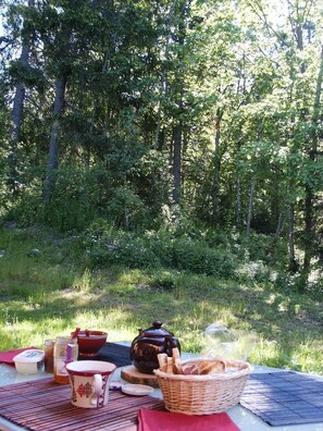 Outdoor dining