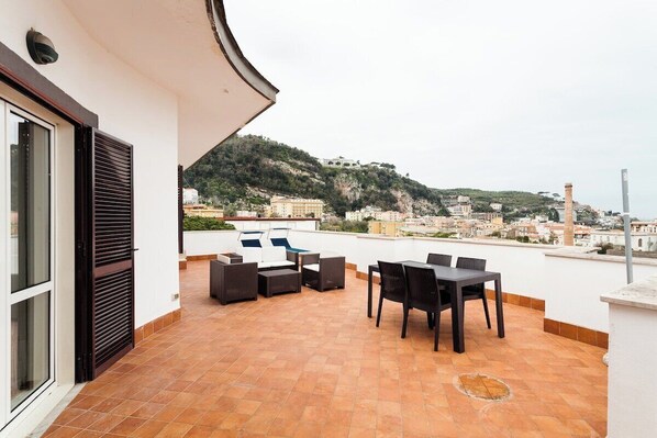 屋外ダイニングエリア