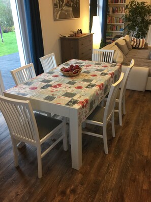 Dining - minutes from the beach, lake view, large garden, water sports, WiFi, SKY (mielno)