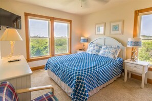 4 bedrooms, travel crib, internet, bed sheets