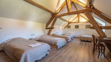 5 dormitorios, tabla de planchar con plancha, wifi gratis y ropa de cama
