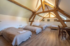 5 makuuhuonetta, silitysrauta/-lauta, ilmainen Wi-Fi, vuodevaatteet