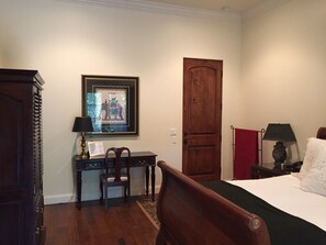1 habitación, tabla de planchar con plancha, wifi y ropa de cama 