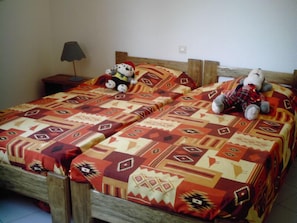 4 Schlafzimmer, Zimmersafe, Bügeleisen/Bügelbrett, Reisekinderbett