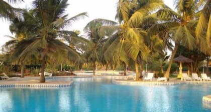 MAGNIFIQUE VILLA AVEC PISCINE PRIVE 4X4 ET BATEAU AU SAFARI VILLAGE A SALY