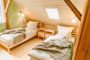 4 bedrooms, iron/ironing board, free WiFi, bed sheets