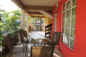 Outdoor dining - RESIDENCE DEVIKA 1 -Trou aux Biches (Trou-aux-Biches)