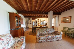 TV, fireplace - Villa in a panoramic position in San Gimignano (San Gimignano)