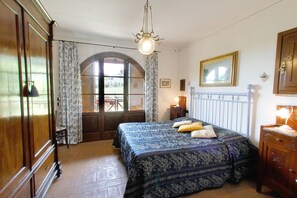 5 habitaciones, tabla de planchar con plancha y wifi gratis