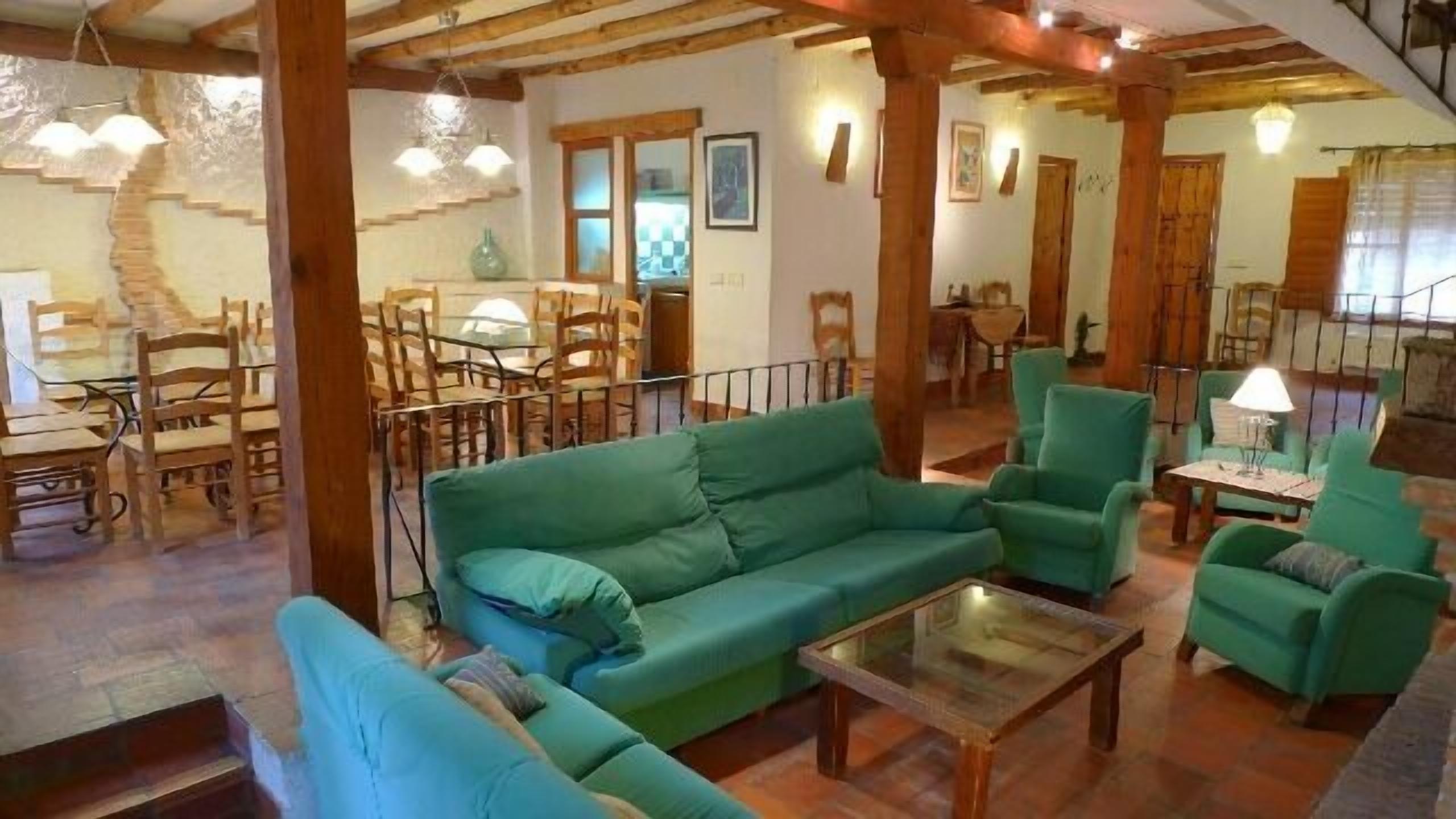 Cottage (full rental) El Pinche for 16 people
