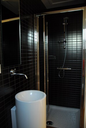 Douche, séchoir à cheveux