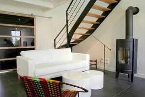TV, fireplace, DVD player