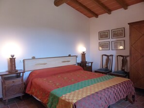 8 chambres, fer et planche à repasser, Wi-Fi gratuit, draps fournis