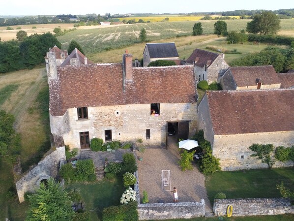 Exterior - Nice manor house with swimming pool in the heart of Touraine (Abilly)