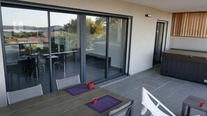 Outdoor dining - 4-T3 Sea view swimming pool 29° hammam jacuzzi sport (Zonza)