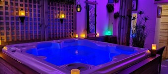 SEASIDE 2/5 PEOPLE "JACUZZI AND PRIVATE SAUNA OPTION PAYABLE".