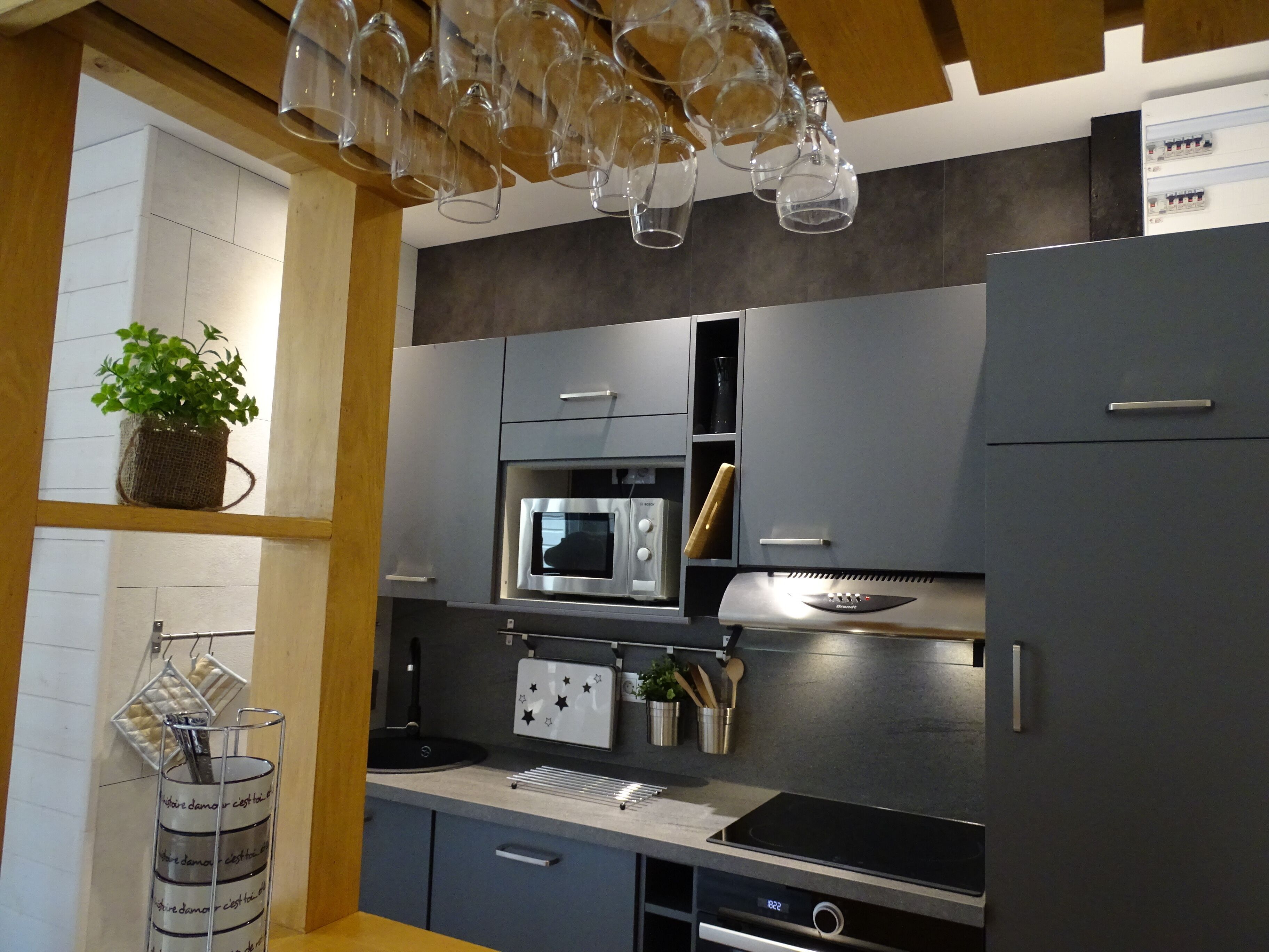 Refrigerador, microondas, horno, placa de cocina