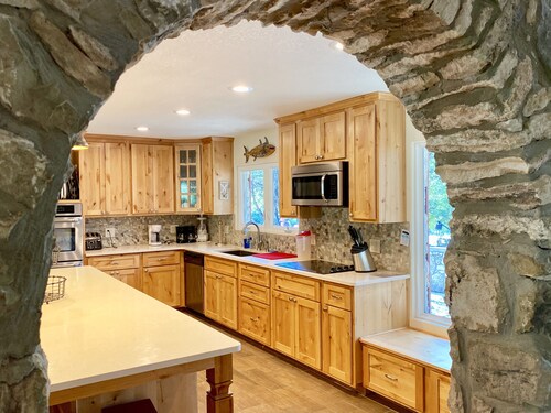 Sprawling Hacienda~Party Pool, Cabana, Casita, Lux Kitchen, 1 Minute 2 Frio!