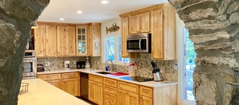 Sprawling Hacienda~Party Pool, Cabana, Casita, Lux Kitchen, 1 Minute 2 Frio!
