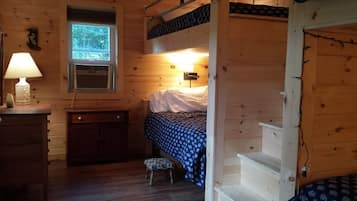 2 bedrooms, desk, free WiFi, bed sheets
