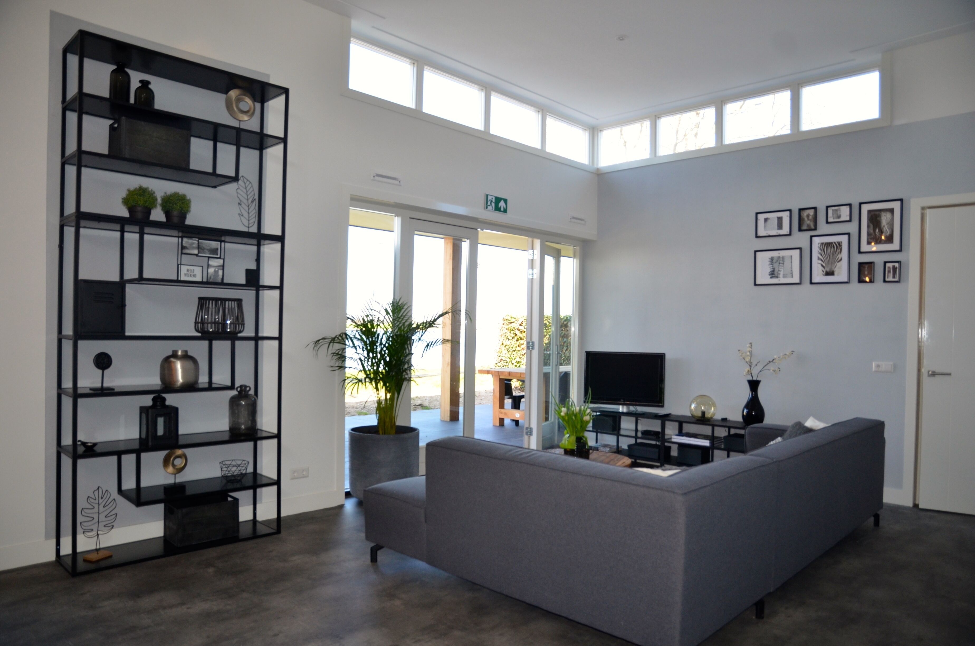 Beautiful house next to the lake, you can swim in front of your house!