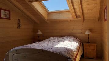 4 bedrooms, iron/ironing board, travel cot, free WiFi