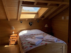 4 habitaciones, tabla de planchar con plancha y cuna de viaje 