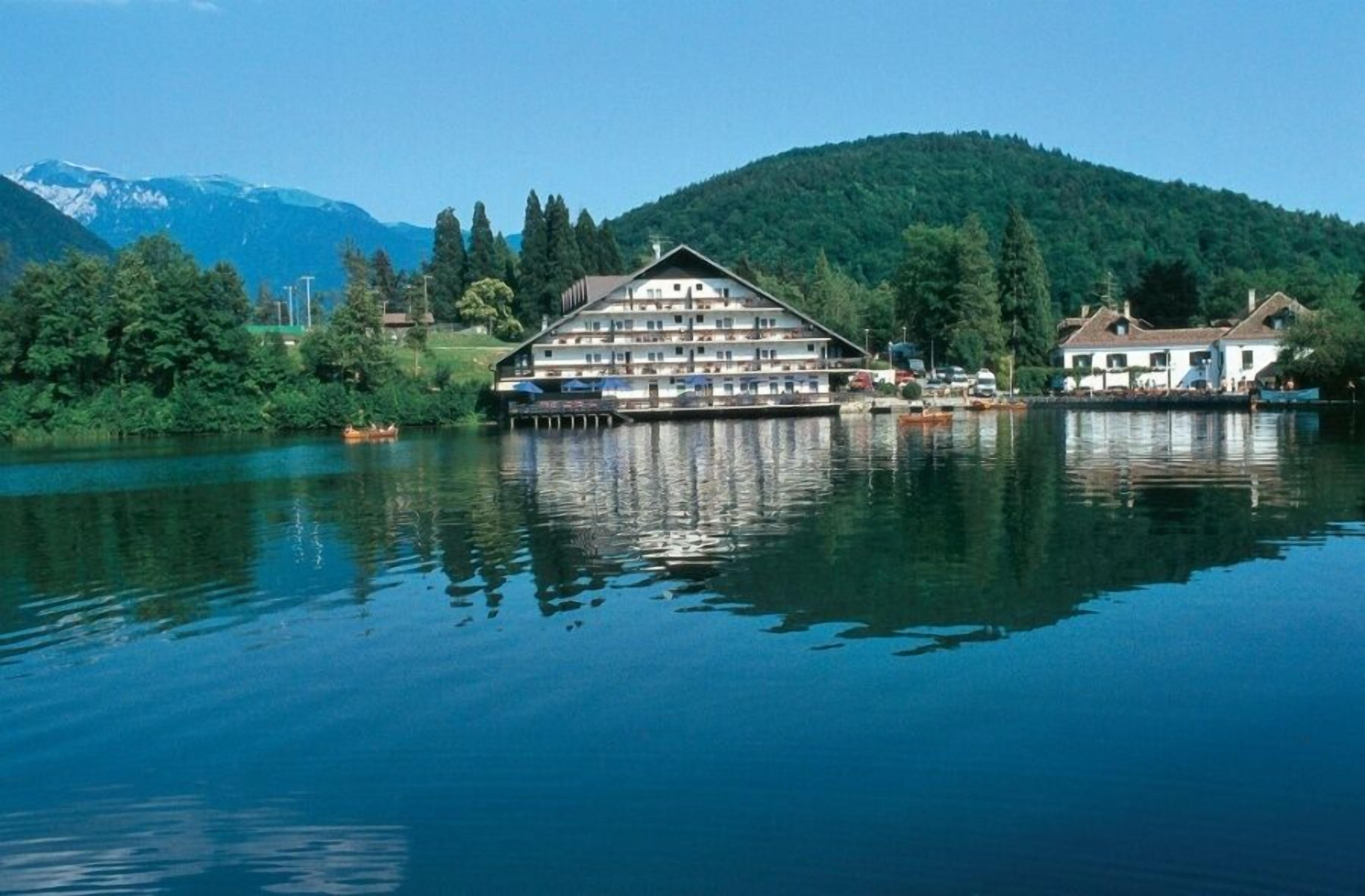 Unforgettable beauty of nature with a lake 400m away