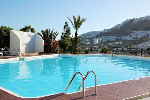 حمّام سباحة خارجي