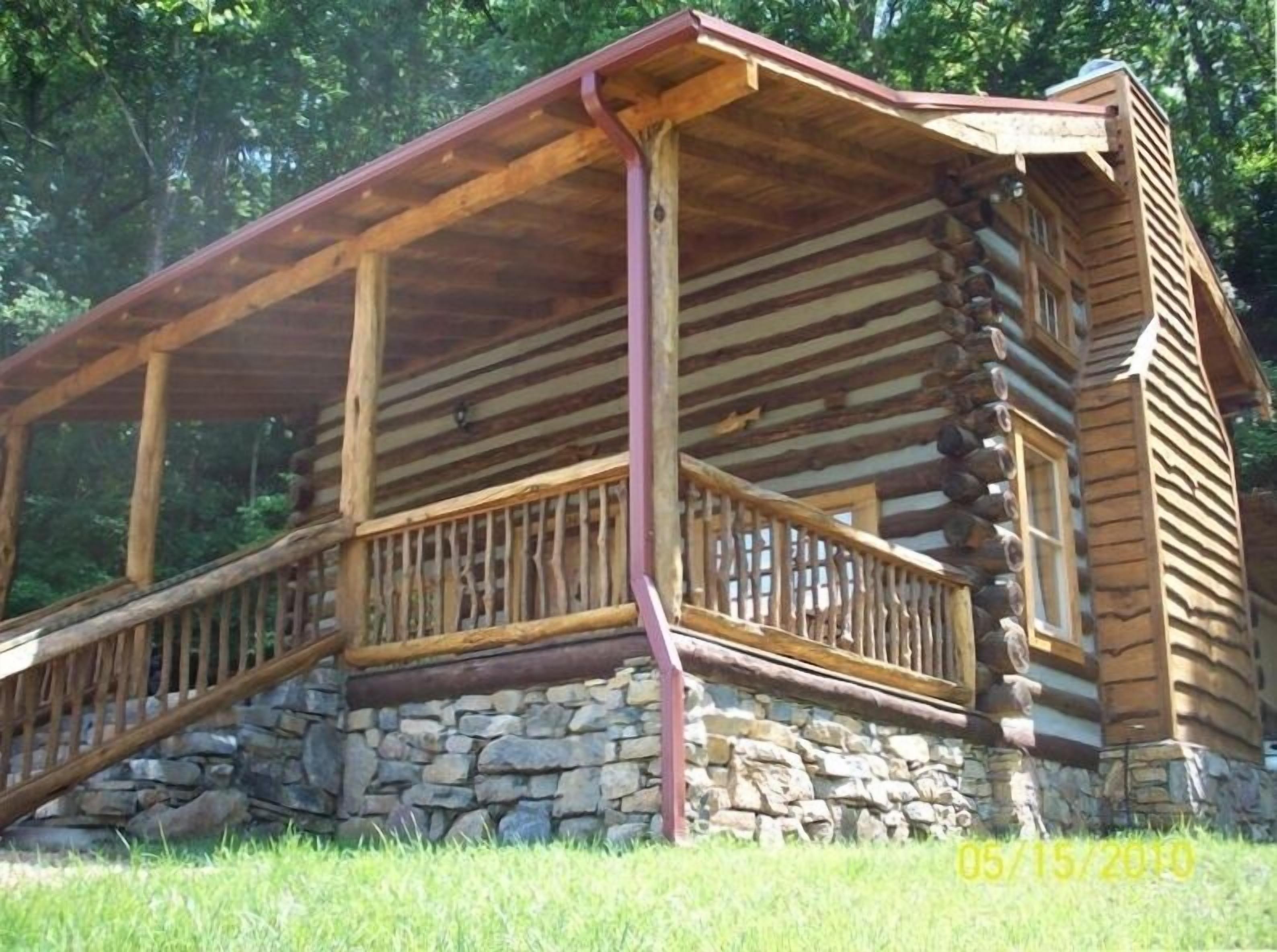 Romantic and Cozy Cabin, Great for Honeymoons & Anniversaries