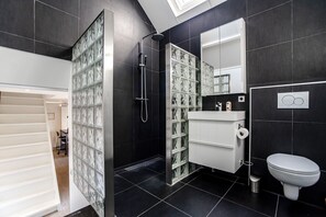 Shower, free toiletries, hair dryer, towels