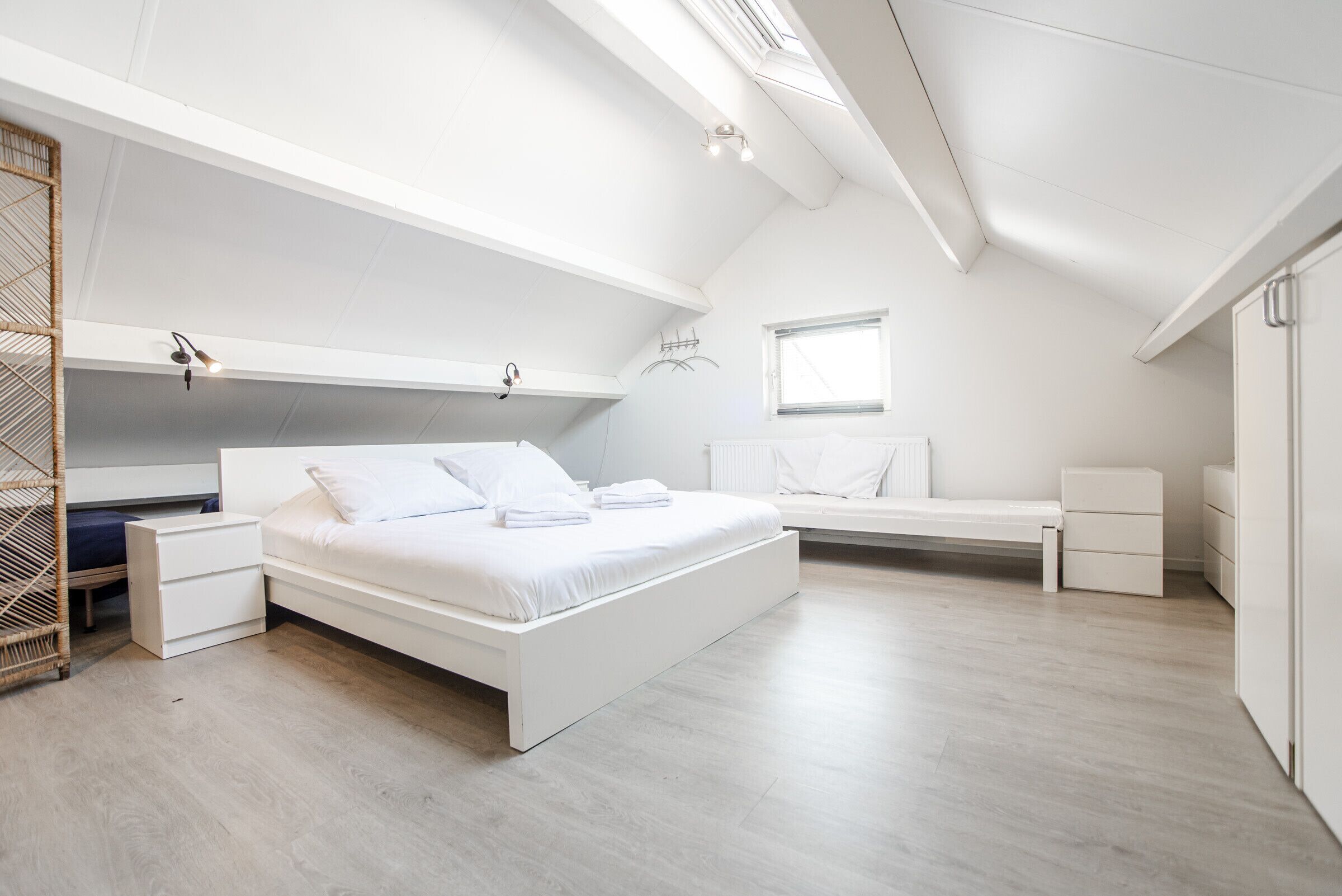 1 slaapkamer, een strijkplank/strijkijzer, wifi, beddengoed